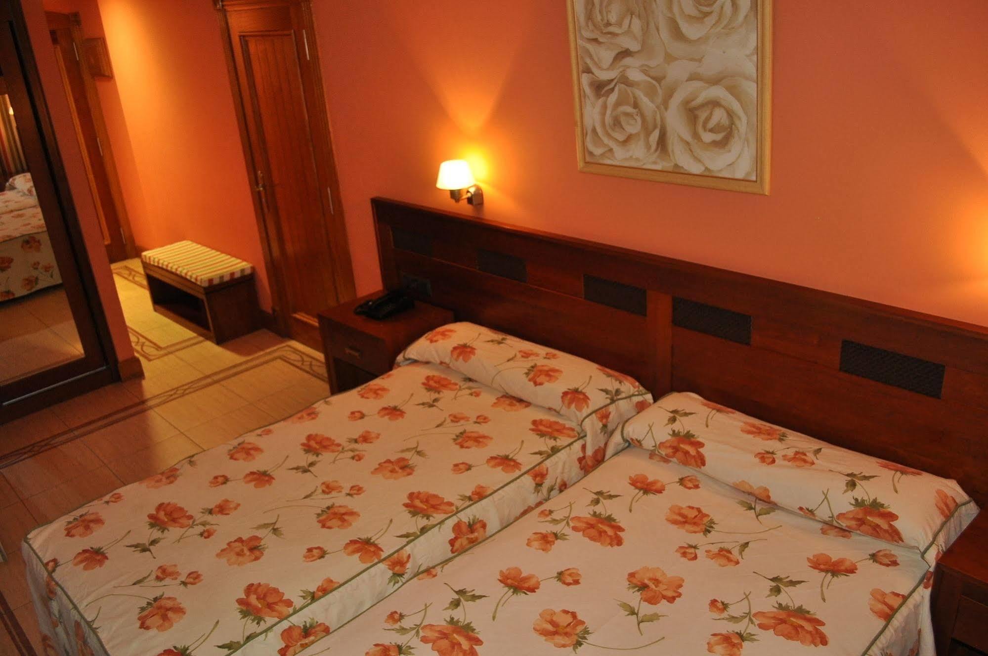 Hotel Gran Liber & Playa Golf Noja